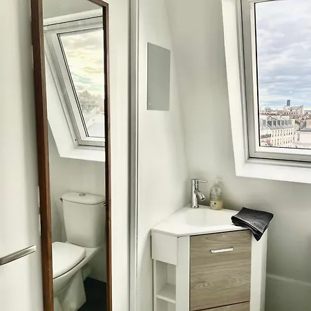 Heart Of With View - Renovated 아파트 *